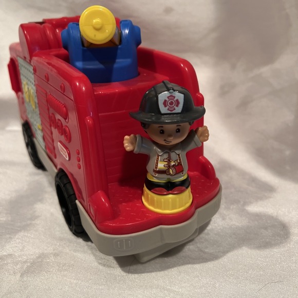 Fisher Price Little People Fire Truck +2 People Lights Sounds Work Mattel 2016 - Picture 5 of 6